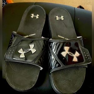 Size 12 men’s under armour slides in excellent condition